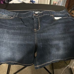 Maurice’s Shorts Size 22 worn once great condition